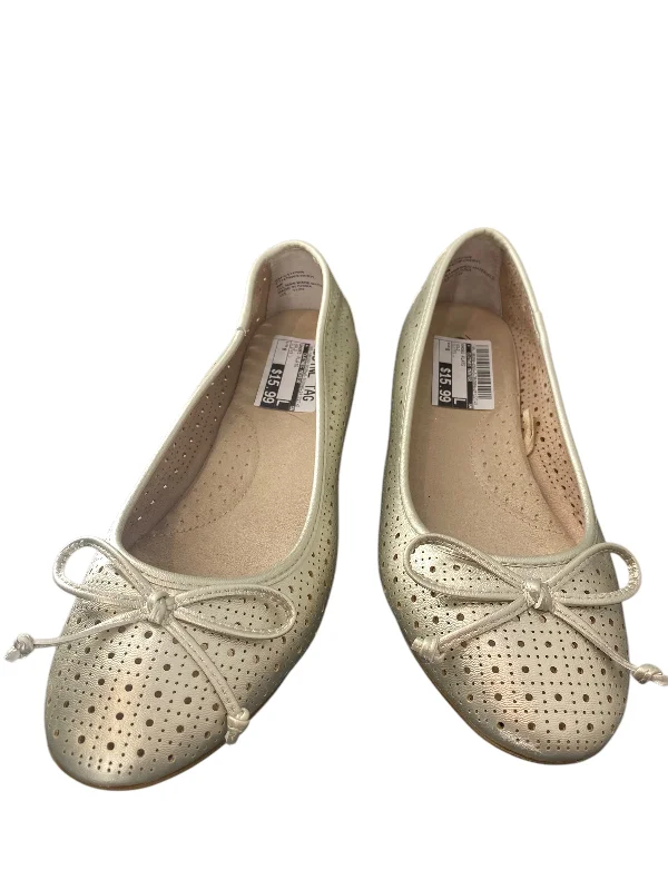 Shoes Flats By Clothes Mentor In Gold, Size: 9