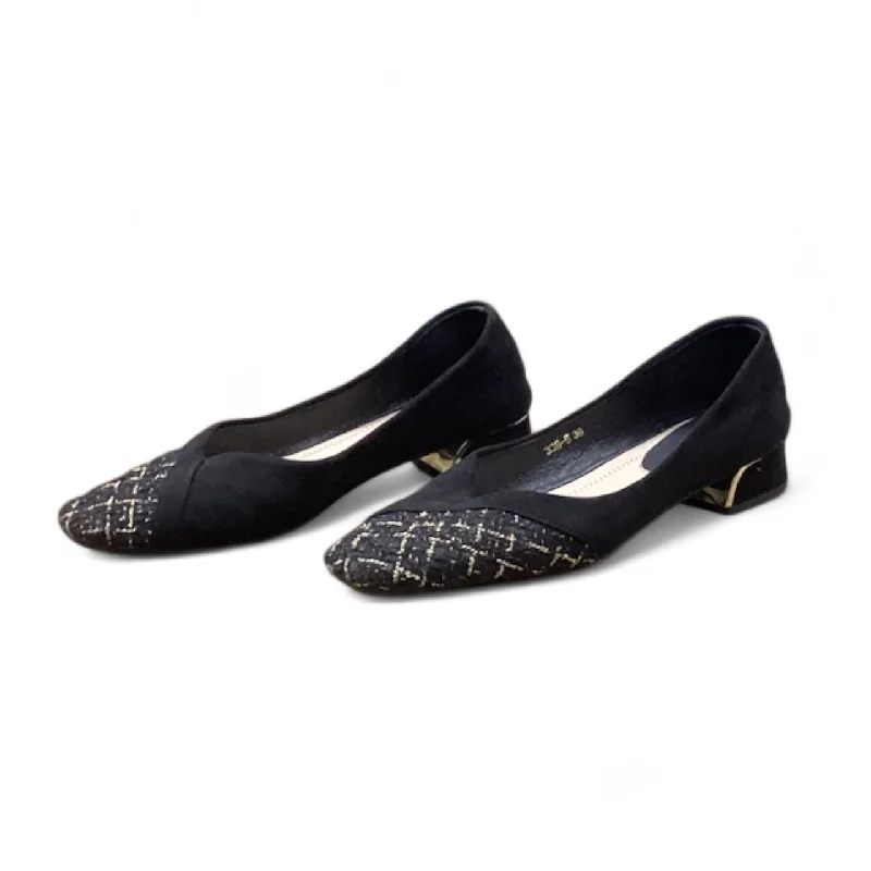 Shoes Flats By Clothes Mentor In Black & Gold, Size: 6.5