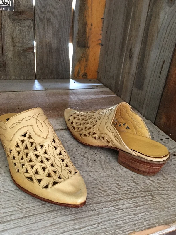 Natural Soft Filigree Kangaroo Tres Outlaws Women's Mule @ 1392