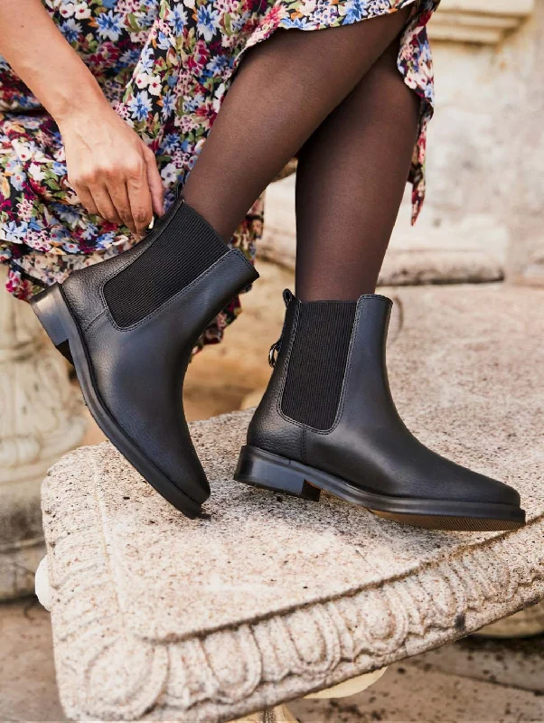 Secret Vegan Leather Chelsea Boots | Black